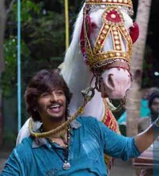 Kaathellam Poo Manakka
