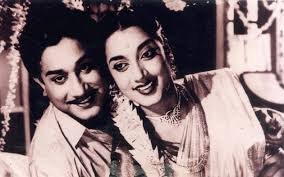 Pavadai Thavaniyil