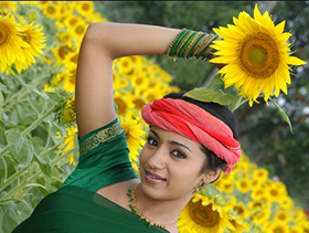 Pooparikka Neeyum