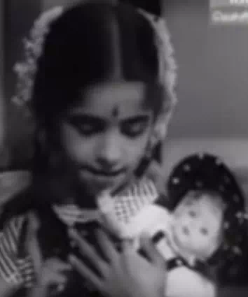 Thathi Thathi Nadandhuvarum Thangapapa